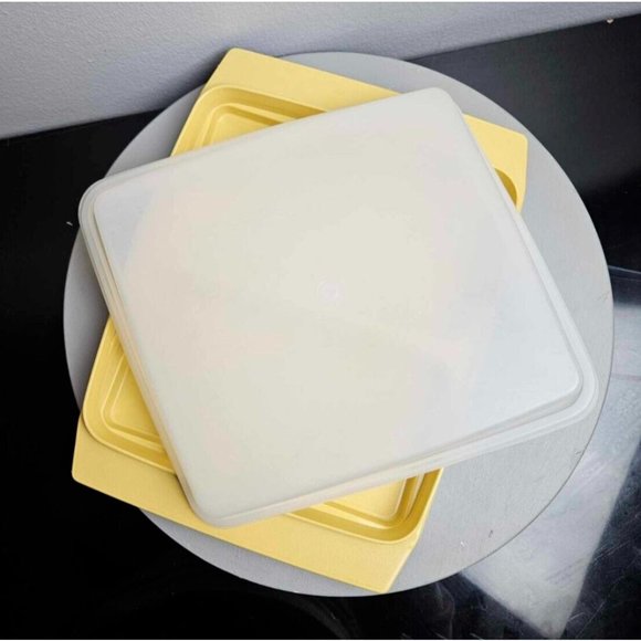 Yellow Tupperware Divided Storage with lid - Picture 5 of 7